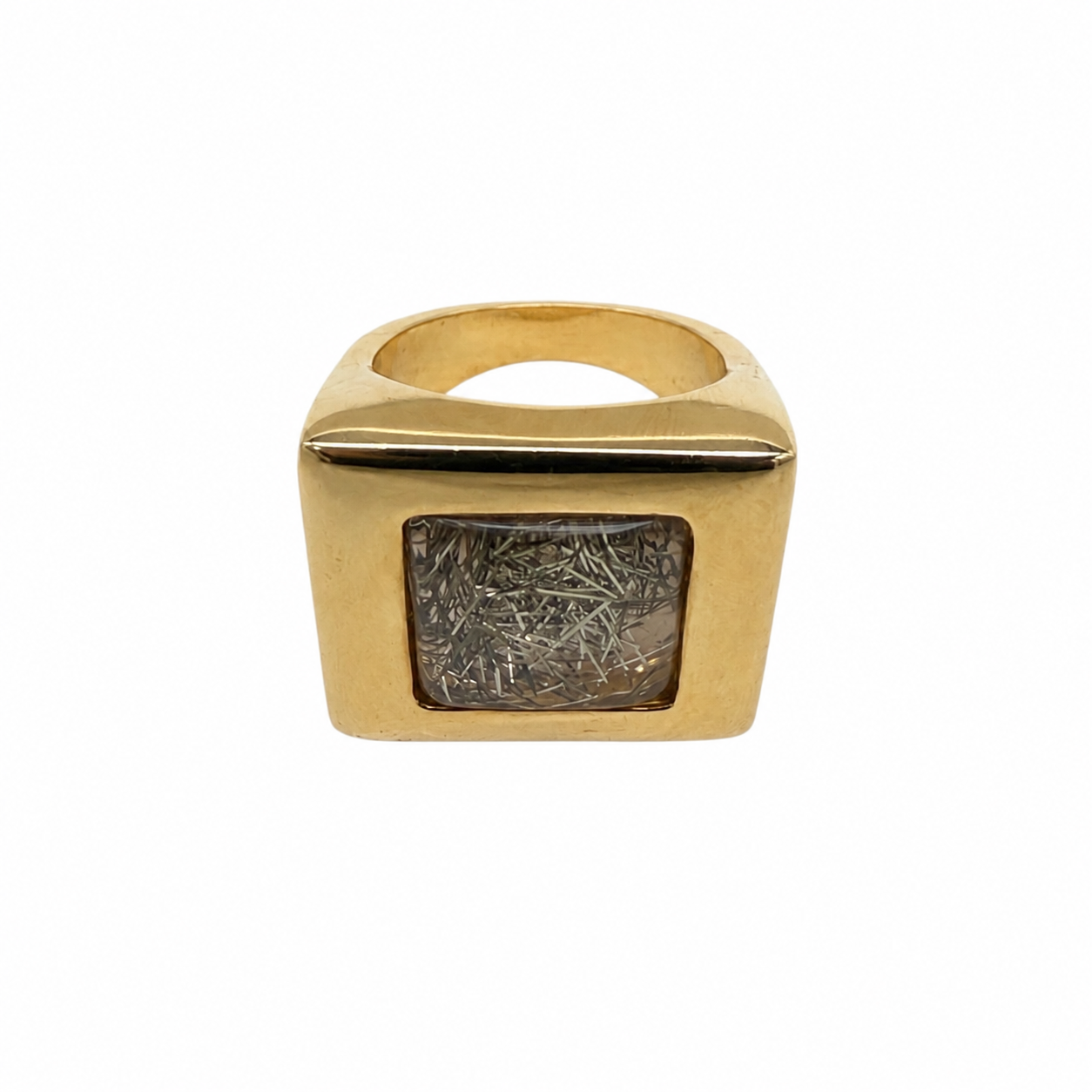 Bague vintage italienne dorée au design architectural avec effet quartz rutile. Une pièce moderniste chic des années 70/80 au style minimaliste couture.