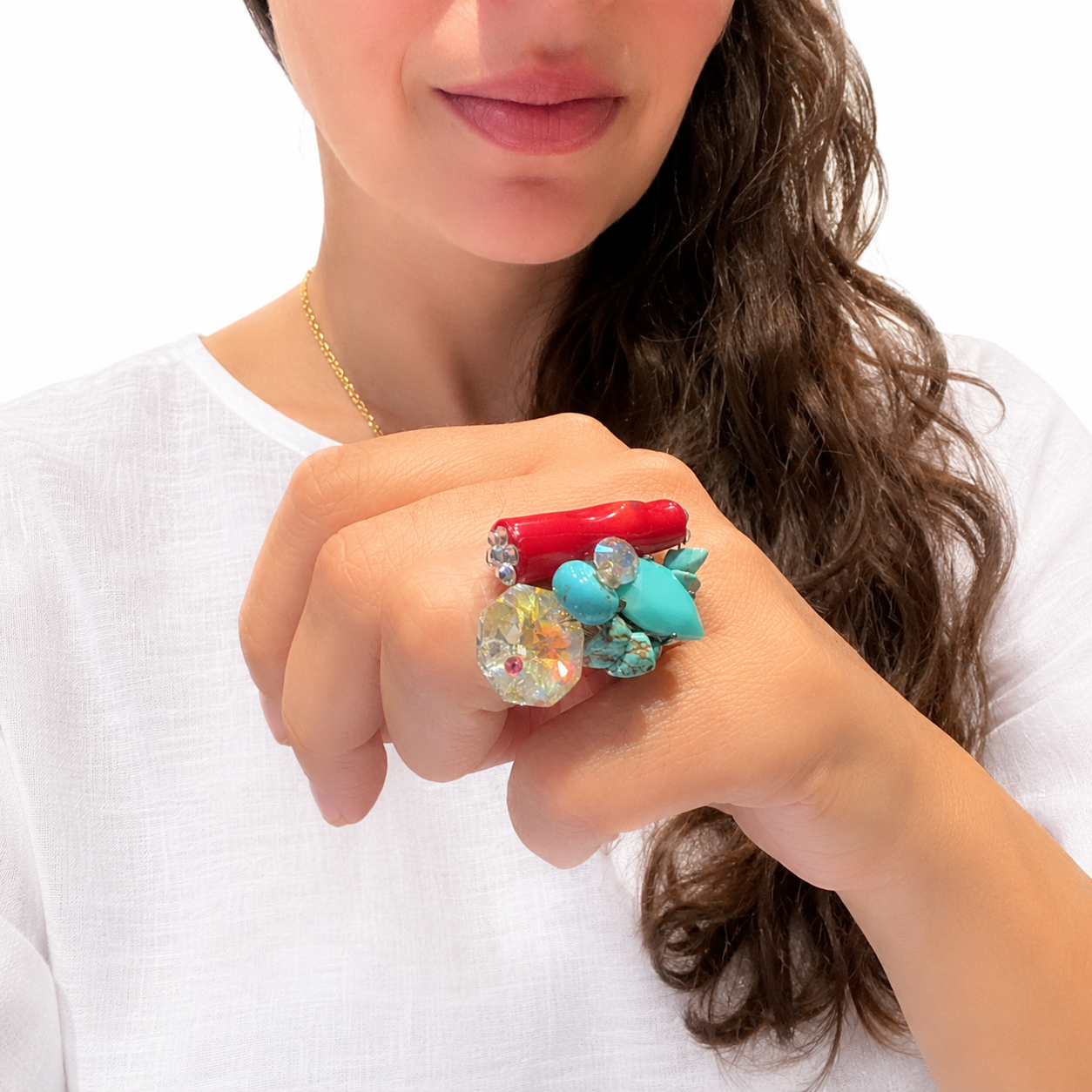 Bague vintage italienne  – turquoise, corail en résine rouge et cristal irisé