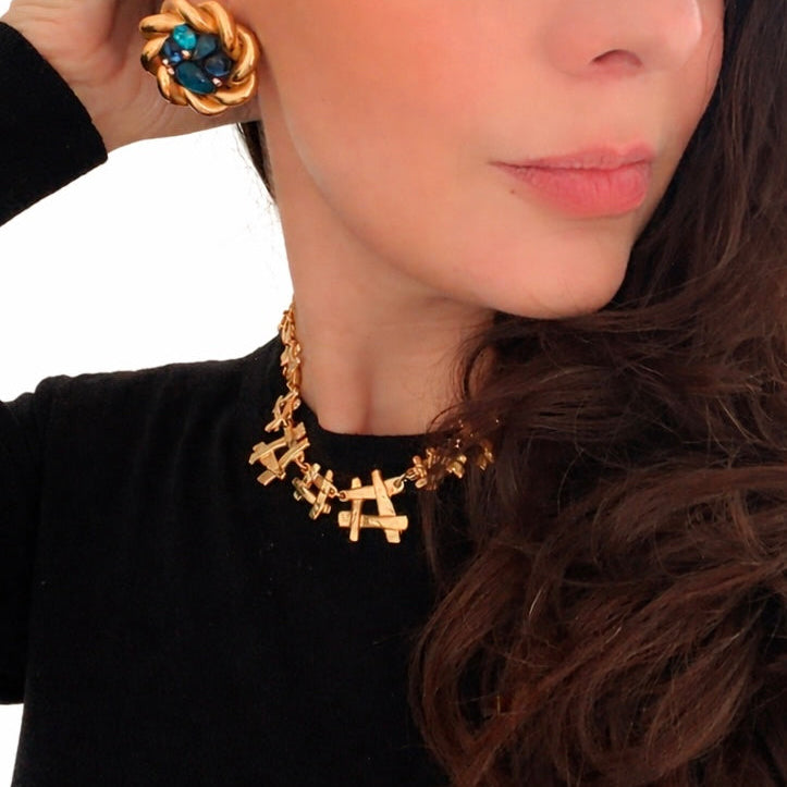 Boucles d’oreilles Jacky de G dorées & cabochons bleus – Années 80