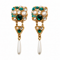 Boucles d’oreilles vintage Briglia Italie des années 80 avec strass verts, cristaux et perles nacrées. Bijou couture italien rare et élégant.