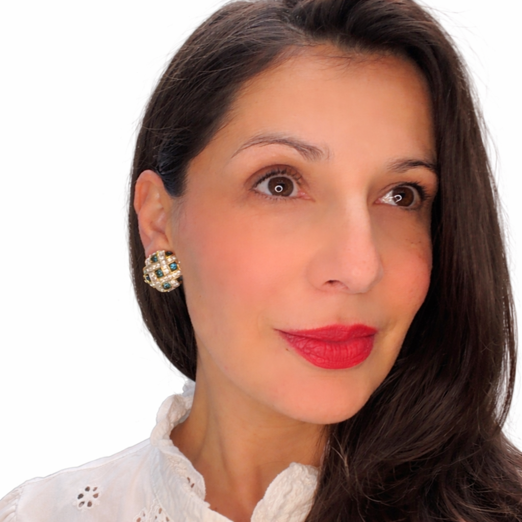 Boucles d’oreilles vintage dorées à strass bleus – Style joaillerie