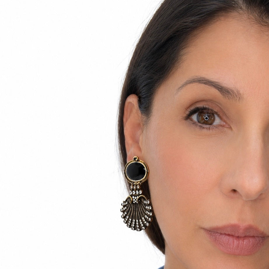 Boucles d’oreilles vintage italiennes années 80 – cabochon noir et strass (atelier fermé)