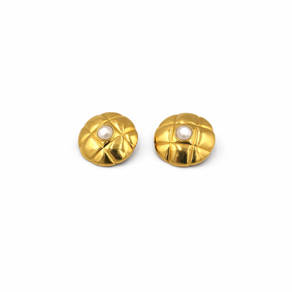 Boucles d’oreilles matelassées dorées à perle – Design Couture