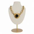 Collier Chaine doré, camée en résine noire
