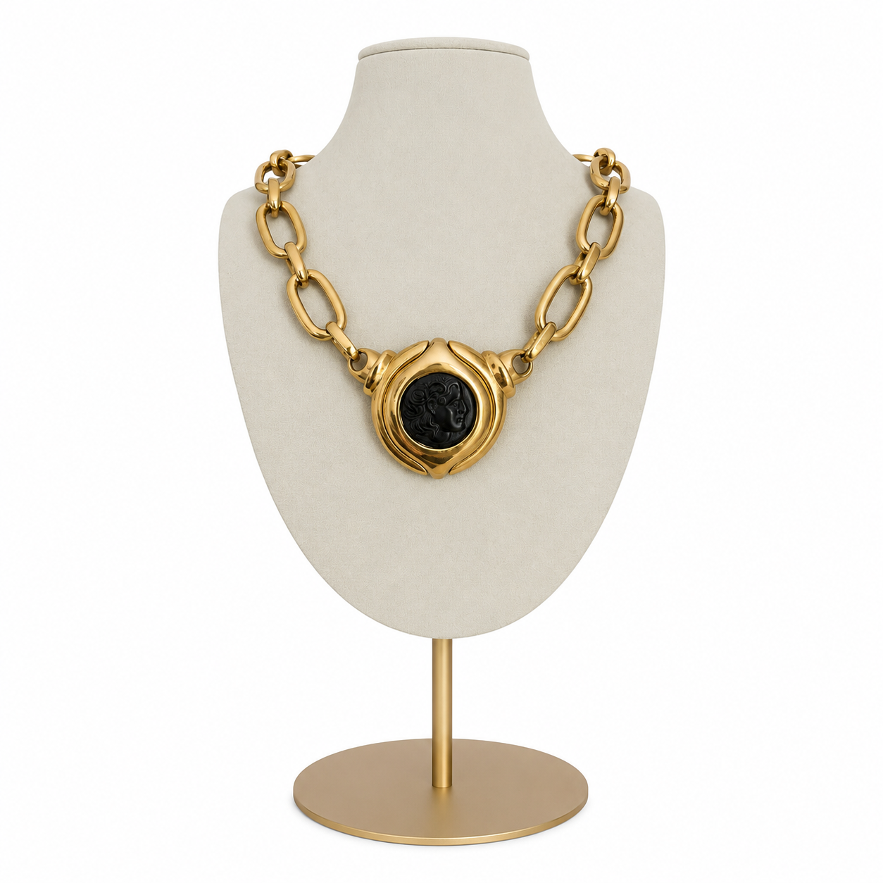 Collier Chaine doré, camée en résine noire