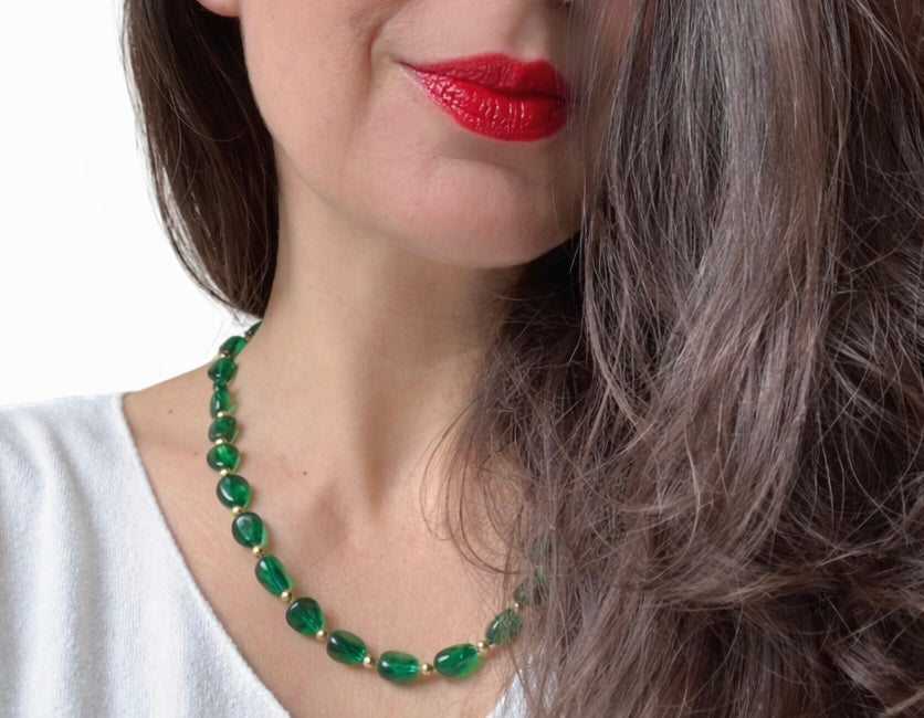 Collier vintage vert émeraude à perles en verre