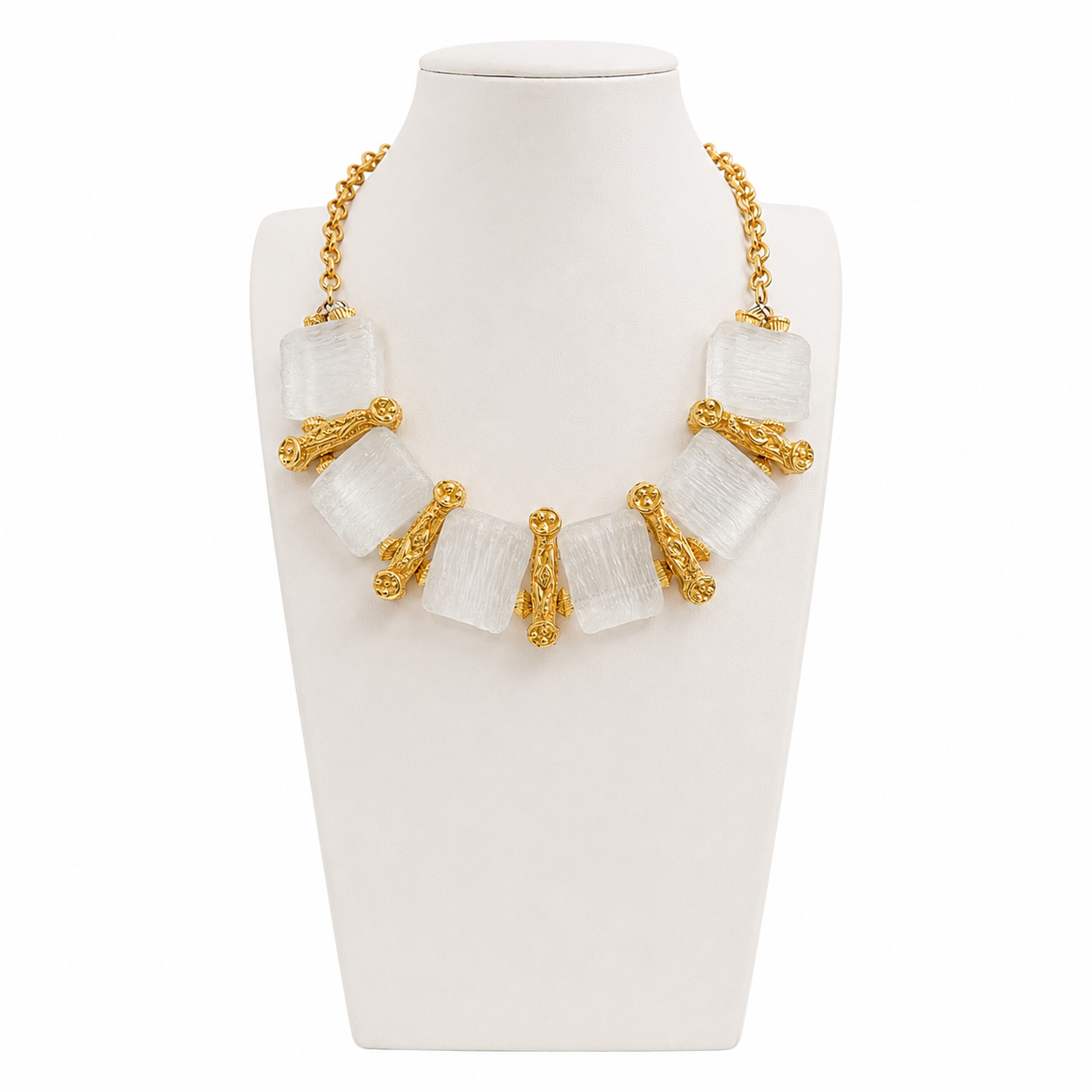Collier vintage en pâte de verre blanche et métal doré – collier statement années 1980