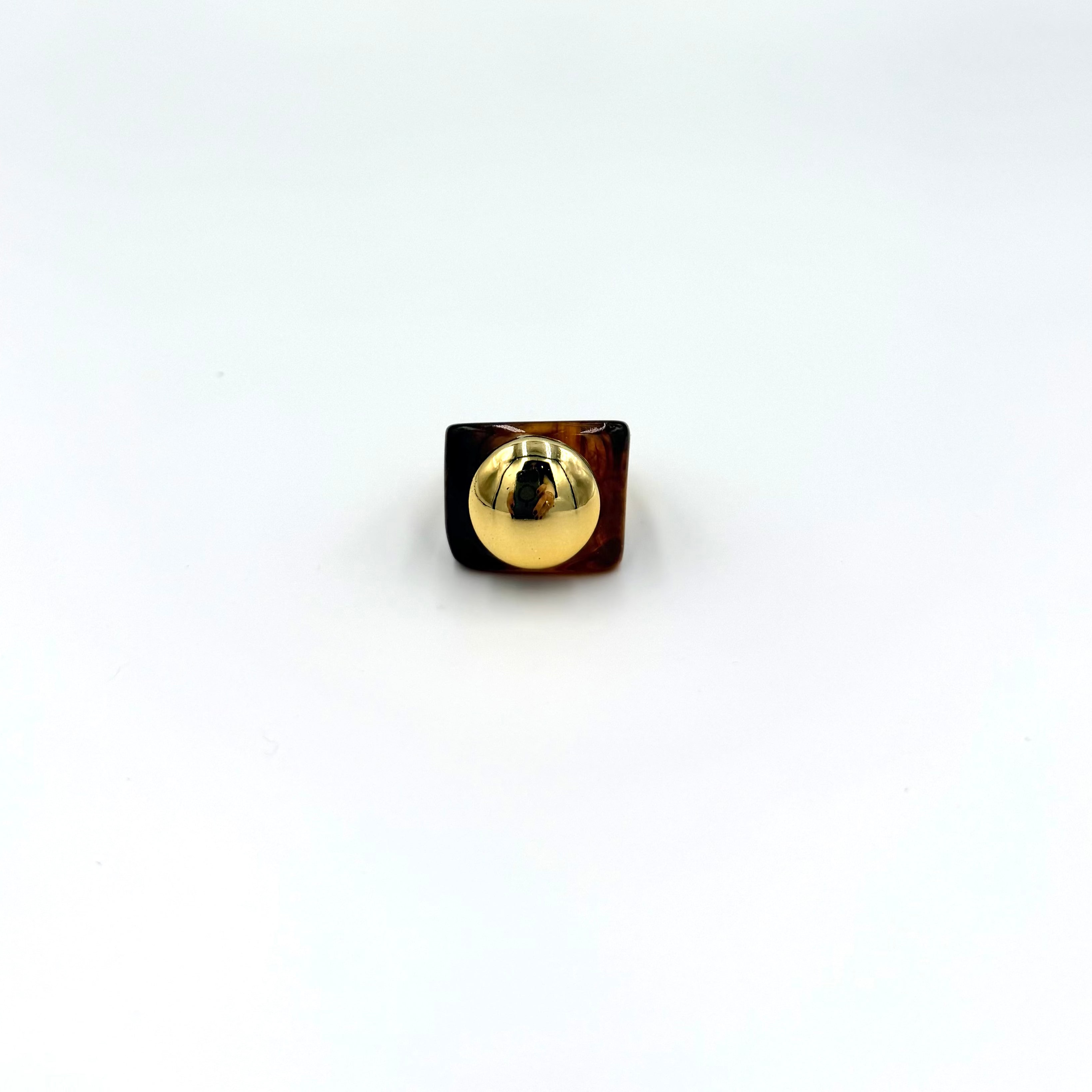 Bague vintage en résine ambrée et cabochon doré